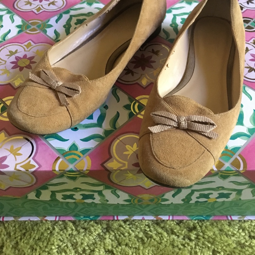 Ann Taylor flats